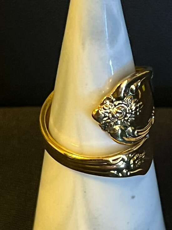 Oneida Gold‑Plated Spoon Ring • Size 8 • Wm. A. Rogers Vintage Floral Scroll - Picture 3 of 12